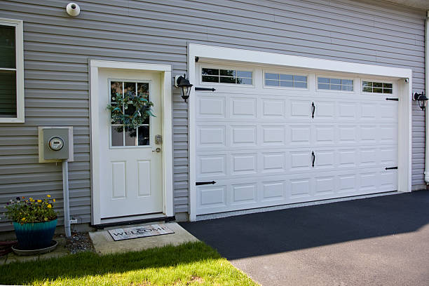 24/7 Emergency Garage Door Panel Replacement experts in Hillsboro, MO